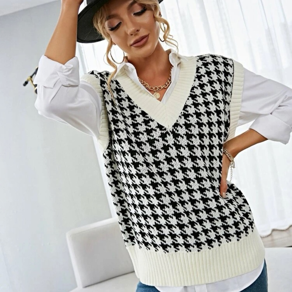 Houndstooth Pattern V-neck Sweater Vest size 4